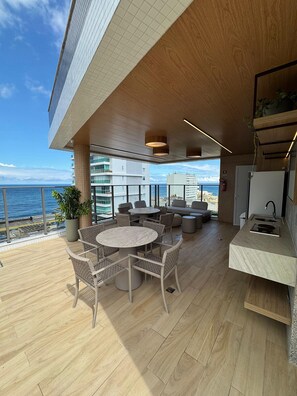 Outdoor dining - Ocean Barra (Salvador)