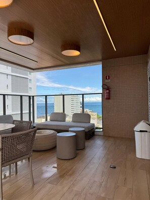 Outdoor dining - Ocean Barra (Salvador)