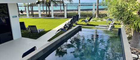 室外泳池