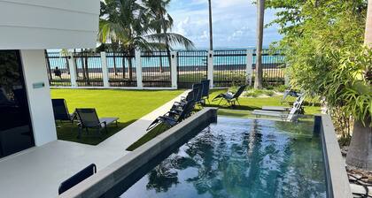 Luxurious Oceanfront Villa Paradiso 9 BR/9.5 BA - 6000+sq ft - Sleeps 20+