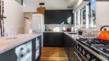 Luxury House, Patio | Private kitchen