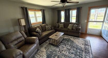 Mountain-View 3BR Home w/ Firepit • Hatfield AR