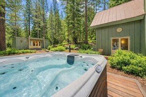 Bain à remous extérieur