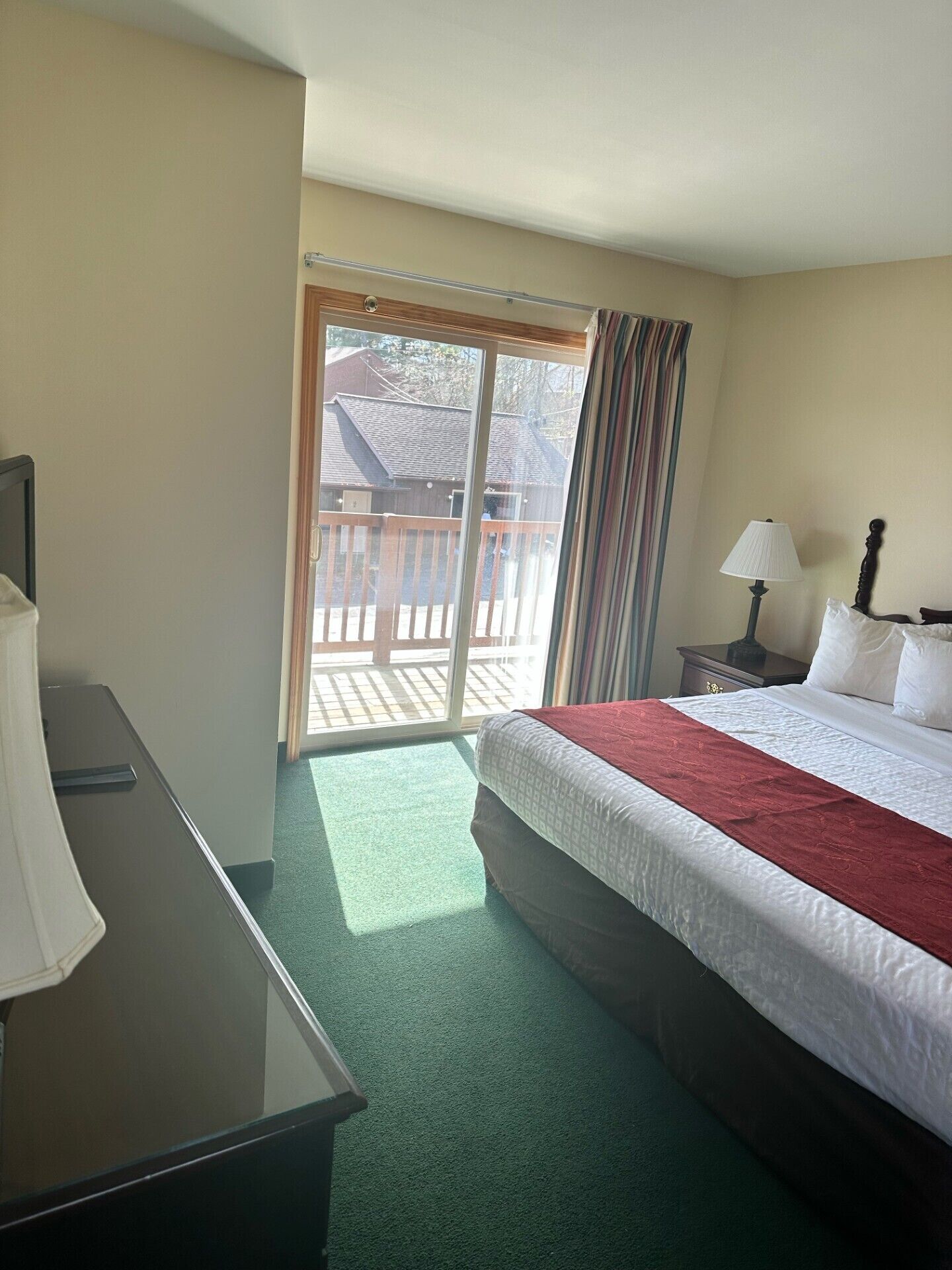 Family Townhome, Multiple Beds, Refrigerator & Microwave