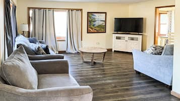 2 Queen Beds | Non-Smoking, Kitchen