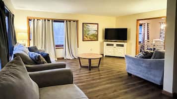 2 Queen Beds | Non-Smoking, Kitchen