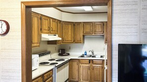 Private kitchen - Studio 6 Lake George, NY - Adirondacks (Lake George)