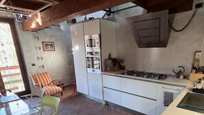 Unclassified image, 4 of 11, button - Rustic Wooden Loft - Once Part of a Castle Estate - Lago Maggiore (Arona) (Piemonte)
