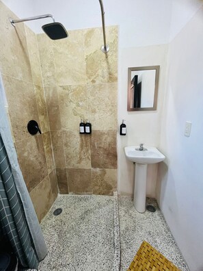 Hair dryer, towels, soap, shampoo - Cocoa department, unbeatable location. (puerto escondido)