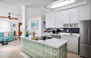 Private kitchen - Tranquil tropical 3-bedroom house with AC in vibrant Key West. (Key West)