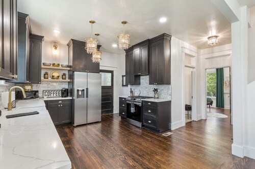 1920s Luxury and Downtown Views