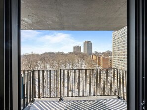 Interior - 2102 Apartment in tranquil Newark with AC and gym access (Newark)