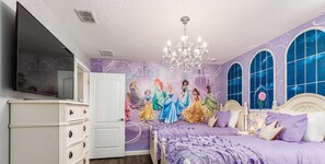 5 bedrooms, iron/ironing board, travel cot, free WiFi - 5BR Luxury Villa Pool Near Disney&Resort amenities (Four corners)