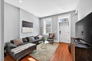 Smart TV - Soulard Group Getaway, Private Courtyard (St. Louis)