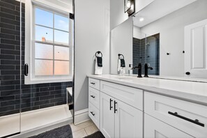 Douche, serviettes fournies