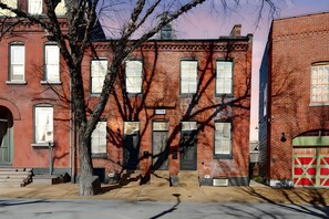 Exterior - Soulard Group Getaway, Private Courtyard (St. Louis)