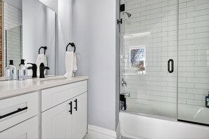 Shower, towels - Soulard Group Getaway, Private Courtyard (St. Louis)