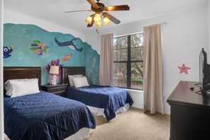 4 bedrooms, travel cot, free WiFi, bed sheets - Spacious 4BR Retreat in Bella Piazza Resort (Davenport)