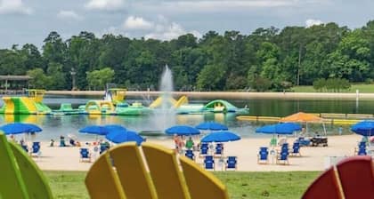 Cozy 2-bedroom cabin in perfect Hamilton with refreshing AC