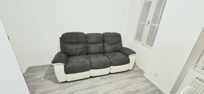 Living area - Nice apartment T2 historic center Auxerre (Auxerre)