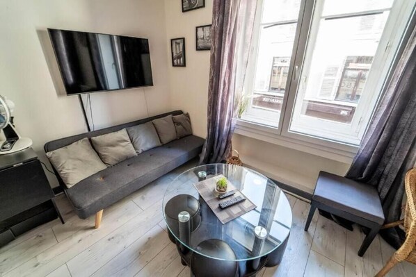 Living area - Cosy Large Apartment for 6 Guests in the Heart of Blois (Blois)