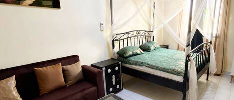1 bedroom, iron/ironing board, internet