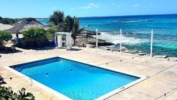 Studio Standar, balkon, pemandangan laut | Kolam renang