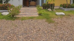 Exterior - LUXURY HOUSE RICAURTE CUNDINAMARCA (SUITABLE FOR PETS AND LARGE GROUPS) (Llano Del Pozo)