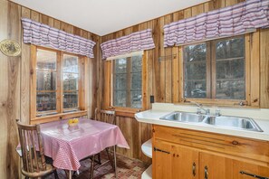 Interior - Charming 2-bedroom, 2-bathroom Machin Cottage #1 (Estes Park)