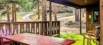 Charming 2-bedroom, 2-bathroom Machin Cottage #1