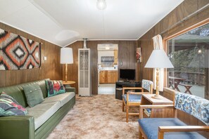 Smart TV - Its not just any ordinary stay Machin's Cottage #3 Pet Friendly (Estes Park)