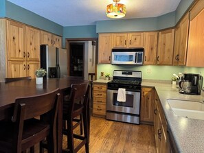 Private kitchen - Peaceful 3-bedroom cabin in charming Amery (Amery)