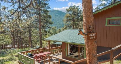 Escape to the charming embrace of nature at Machin duplex Cottage 9!Pet Friendly