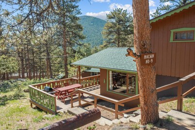 Escape to the charming embrace of nature at Machin duplex Cottage 9!Pet Friendly