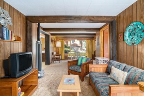 Smart TV - Escape to the charming embrace of nature at Machin duplex Cottage 9!Pet Friendly (Estes Park)