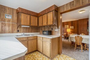 Private kitchen - Get ready to embrace the rustic charm of Machin Cottage #10 Pet Friendly (Estes Park)