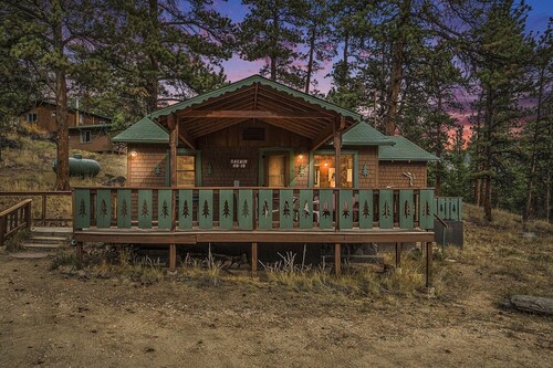 Get ready to embrace the rustic charm of Machin Cottage #10 Pet Friendly