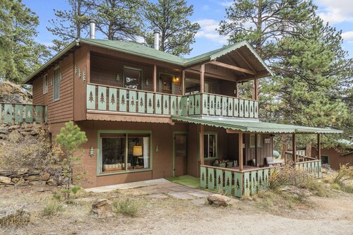 Ready for a cozy mountain escape? Machin's Cottage #11 Pet Friendly