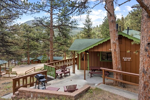 Ready for a cozy mountain escape? Machin's Cottage #11 Pet Friendly
