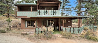 Machin's Cottage #12 Charming 2 bedroom Cabin near RMNP Pet Friendly