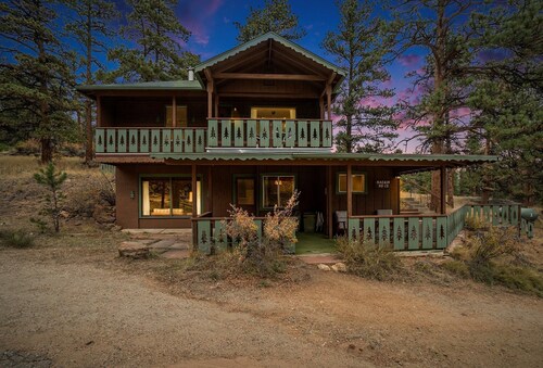 Machin's Cottage #12 Charming 2 bedroom Cabin near RMNP Pet Friendly