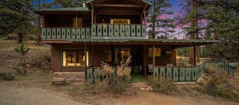 Machin's Cottage #12 Charming 2 bedroom Cabin near RMNP Pet Friendly