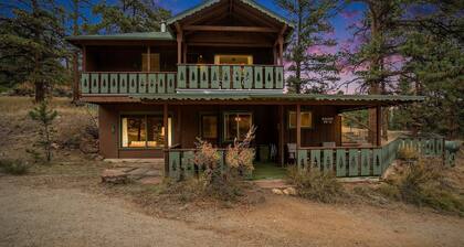 Machin's Cottage #12 Charming 2 bedroom Cabin near RMNP Pet Friendly