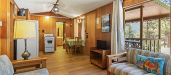 Machin's Cottage #12 Charming 2 bedroom Cabin near RMNP Pet Friendly