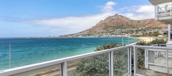 Beachfront townhouse with panoramic ocean views – Simon’s Town | Zanté