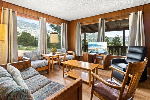 Machin's Cottage #17 3 Bedroom Cabin on edge of RMNP Pet Friendly