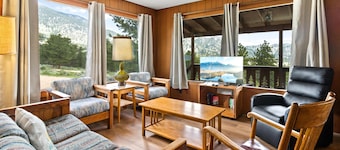 Machin's Cottage #17 3 Bedroom Cabin on edge of RMNP Pet Friendly