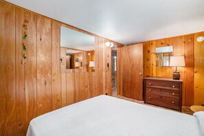 2 bedrooms - Machin's Cottage #18- 2 bedroom 1 bath close to RMNP! Pet Friendly (Estes Park)