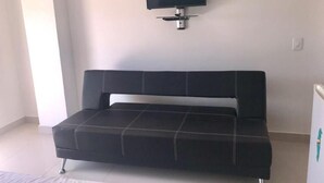 Habitació doble, pati, vistes parcials al mar | Interior
