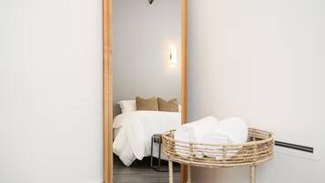 2 chambres, fer et planche à repasser, Wi-Fi gratuit, draps fournis
